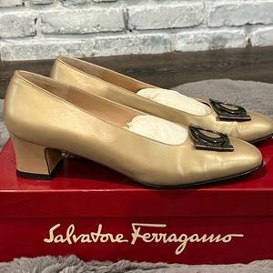 Vintage Ferragamo size 8 heels